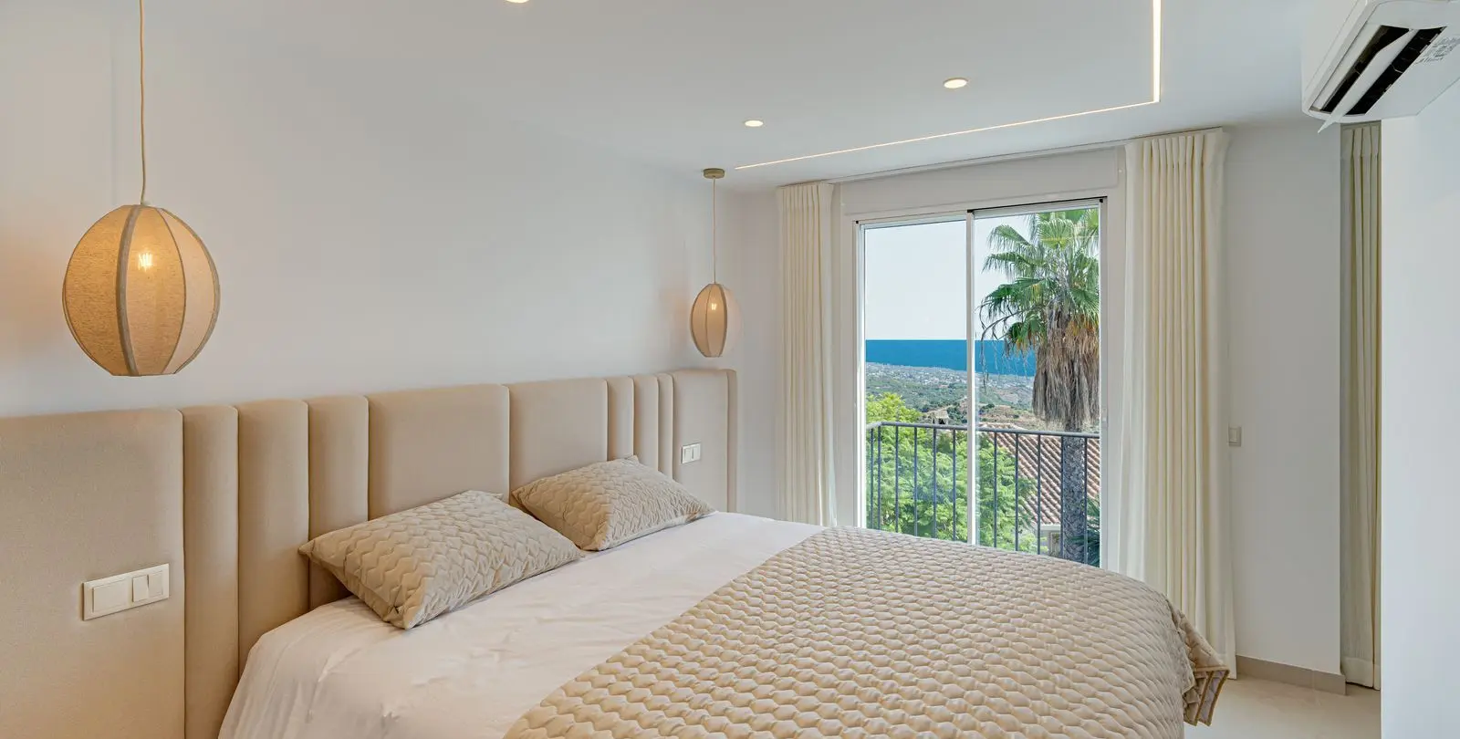 Sale of townhouse in Altos de los Monteros 4