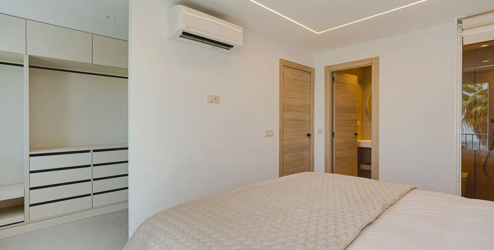 Sale of townhouse in Altos de los Monteros 16