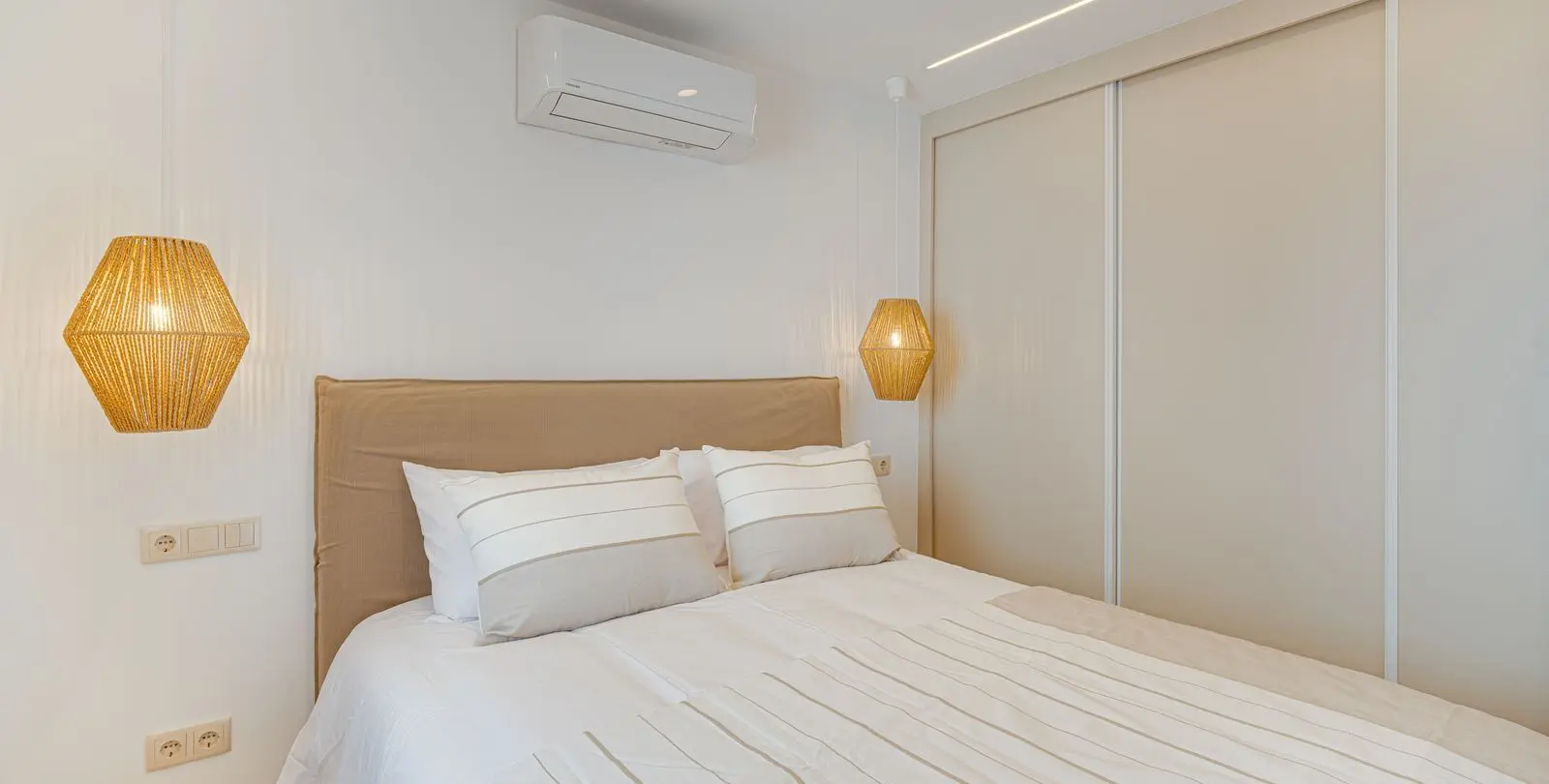 Sale of townhouse in Altos de los Monteros 21