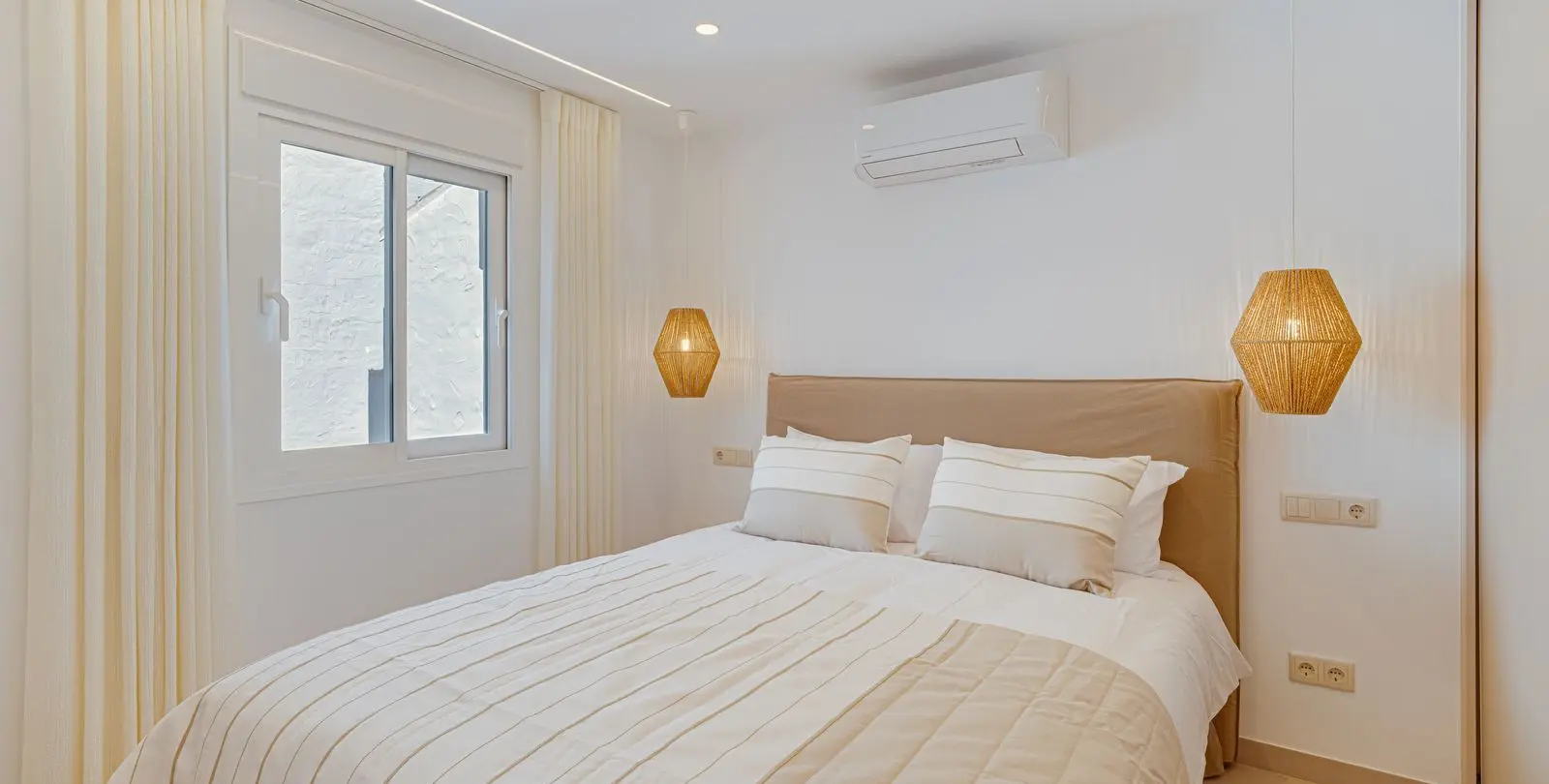 Sale of townhouse in Altos de los Monteros 22