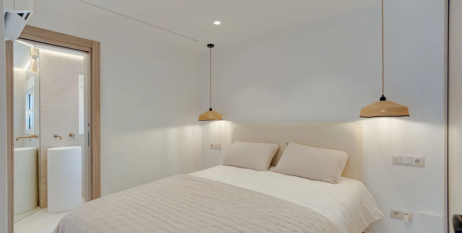 Sale of townhouse in Altos de los Monteros 25