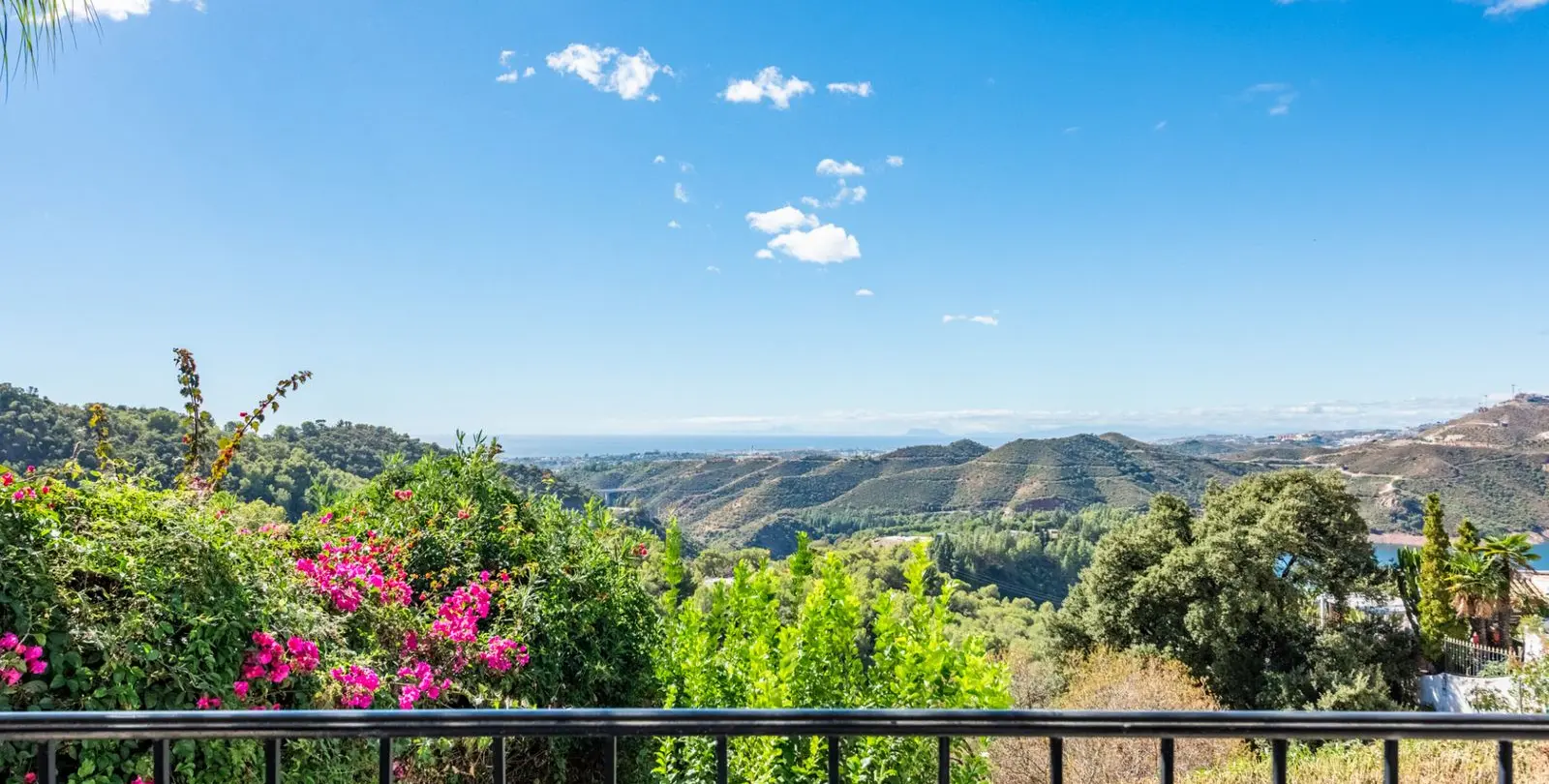 Venta de casa pareada en Istán 9