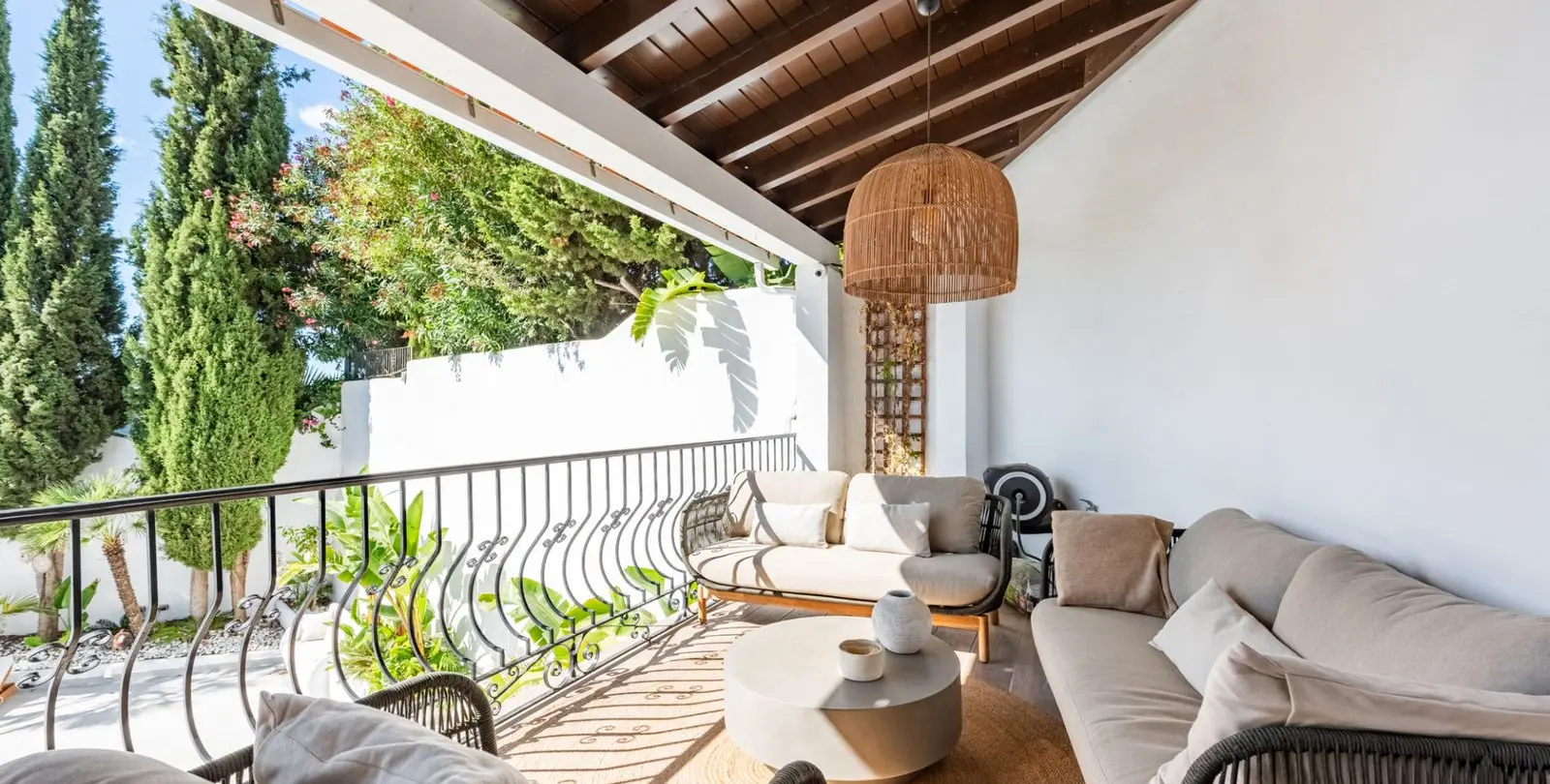 Venta de casa pareada en Istán 17