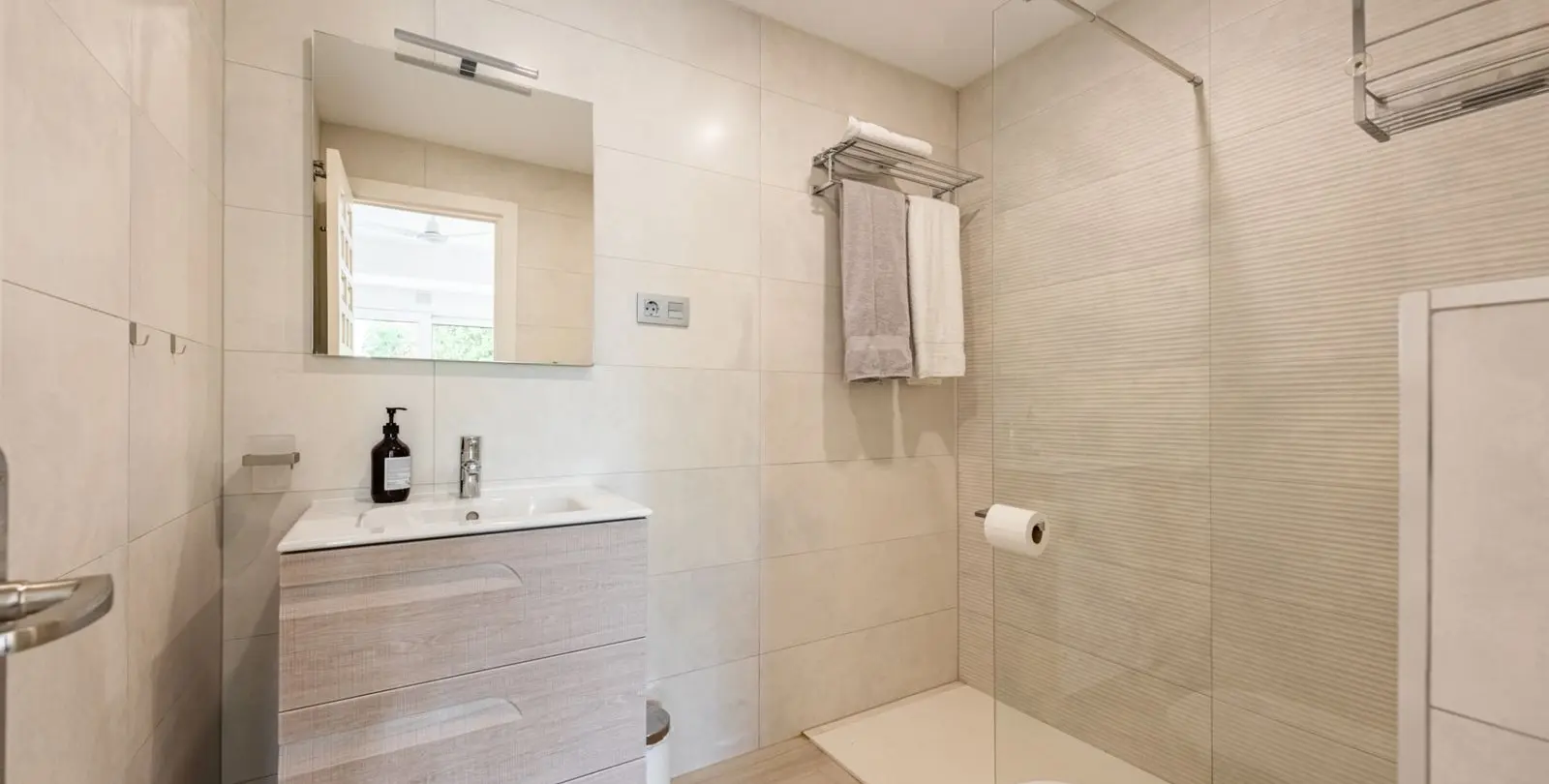 Venta de casa pareada en Istán 26
