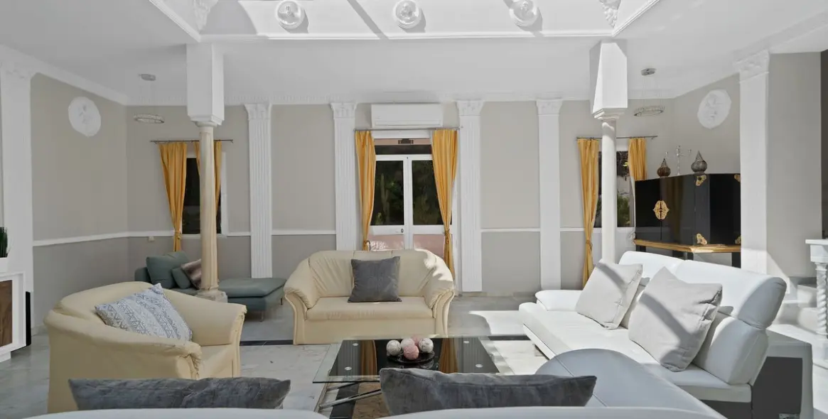 Sale of detached villa in Marbella 1