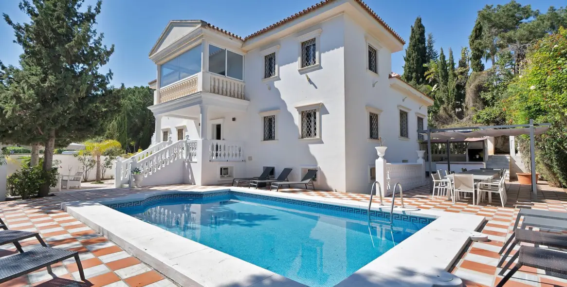 Sale of detached villa in Marbella 3