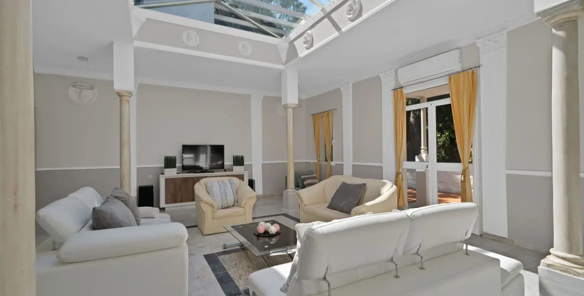 Sale of detached villa in Marbella 7