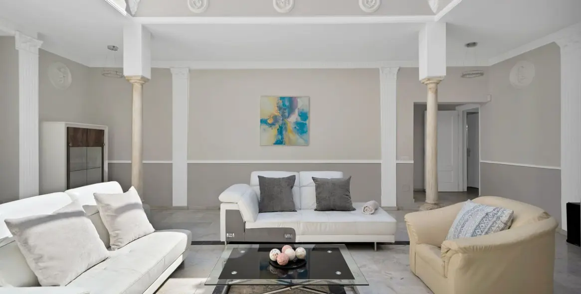 Sale of detached villa in Marbella 9