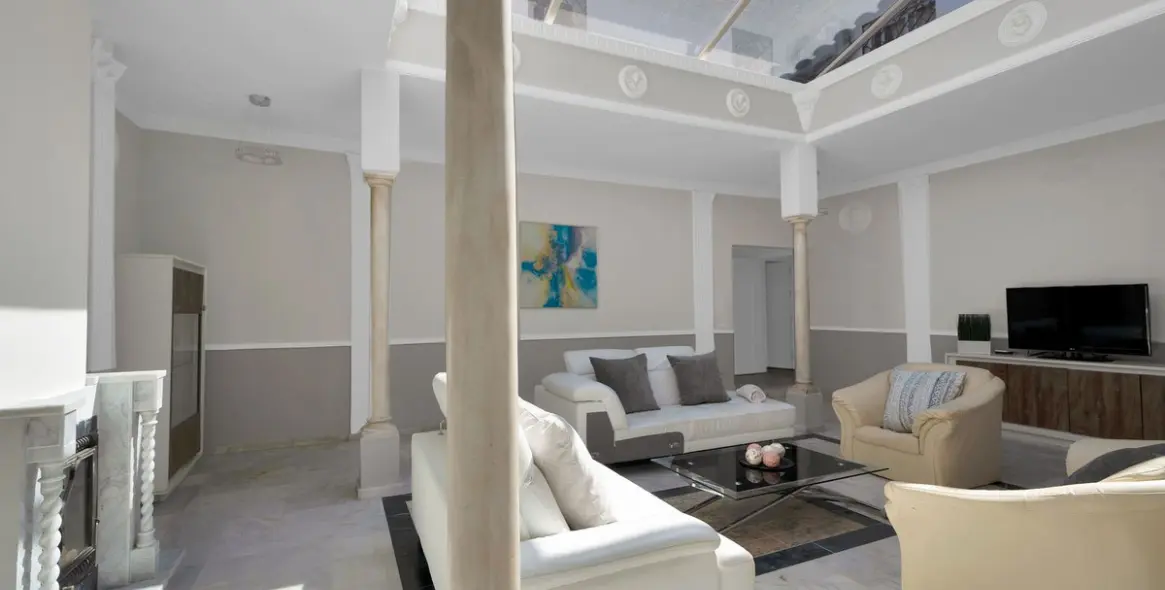 Sale of detached villa in Marbella 10