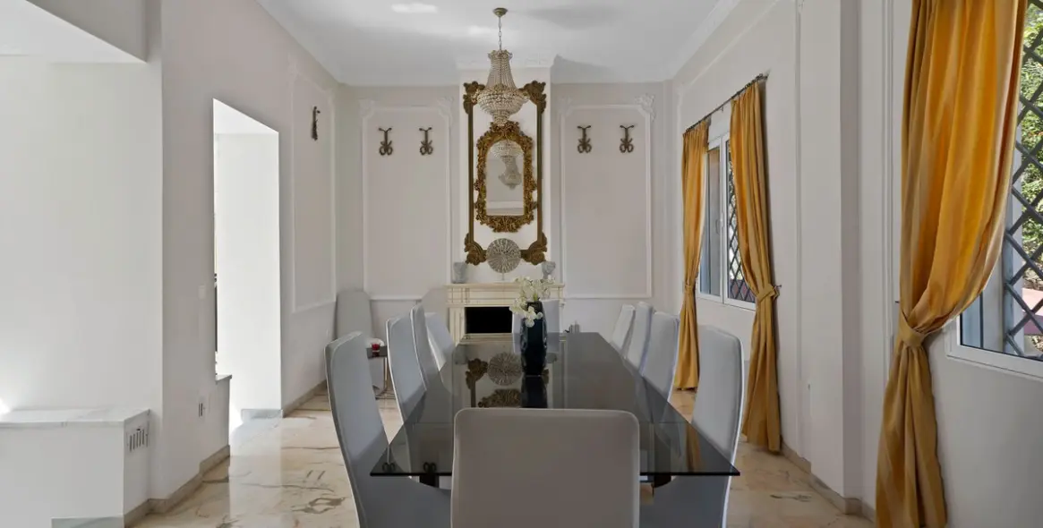 Sale of detached villa in Marbella 12