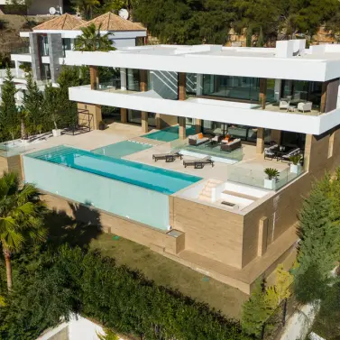 Sale of detached villa in Benahavís