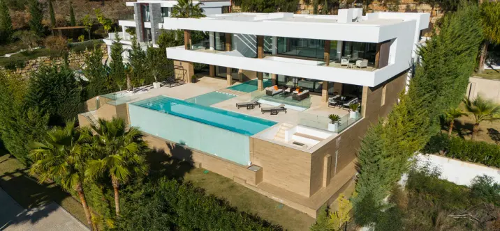 Sale of detached villa in Benahavís 0