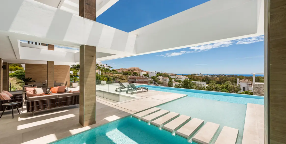 Sale of detached villa in Benahavís 2