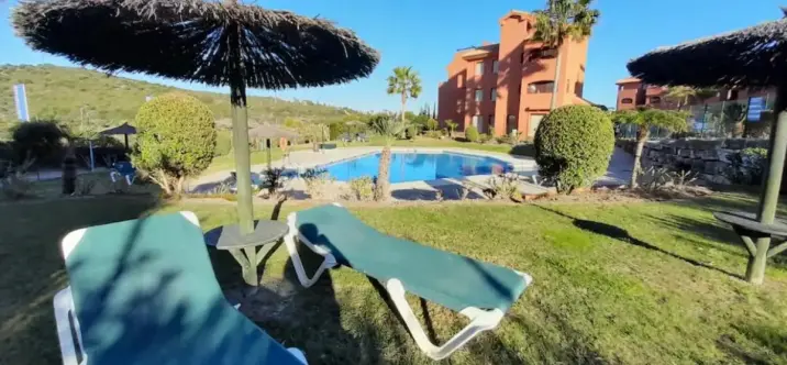 Alquiler a largo plazo de apartamento en planta baja en Estepona 0