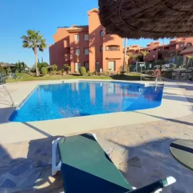 Alquiler a largo plazo de apartamento en planta baja en Estepona
