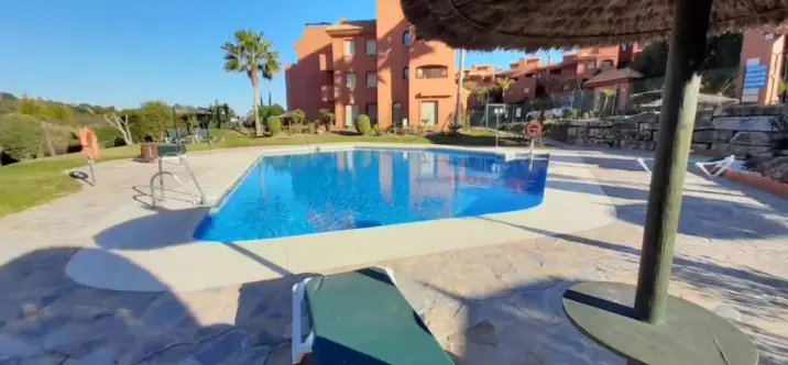 Alquiler a largo plazo de apartamento en planta baja en Estepona 1