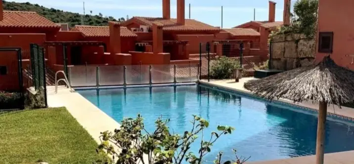 Alquiler a largo plazo de apartamento en planta baja en Estepona 2