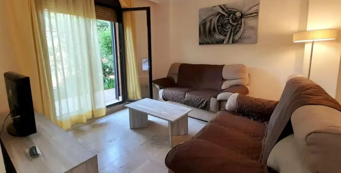 Alquiler a largo plazo de apartamento en planta baja en Estepona 4