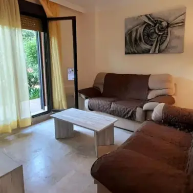 Alquiler a largo plazo de apartamento en planta baja en Estepona