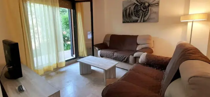 Alquiler a largo plazo de apartamento en planta baja en Estepona 3