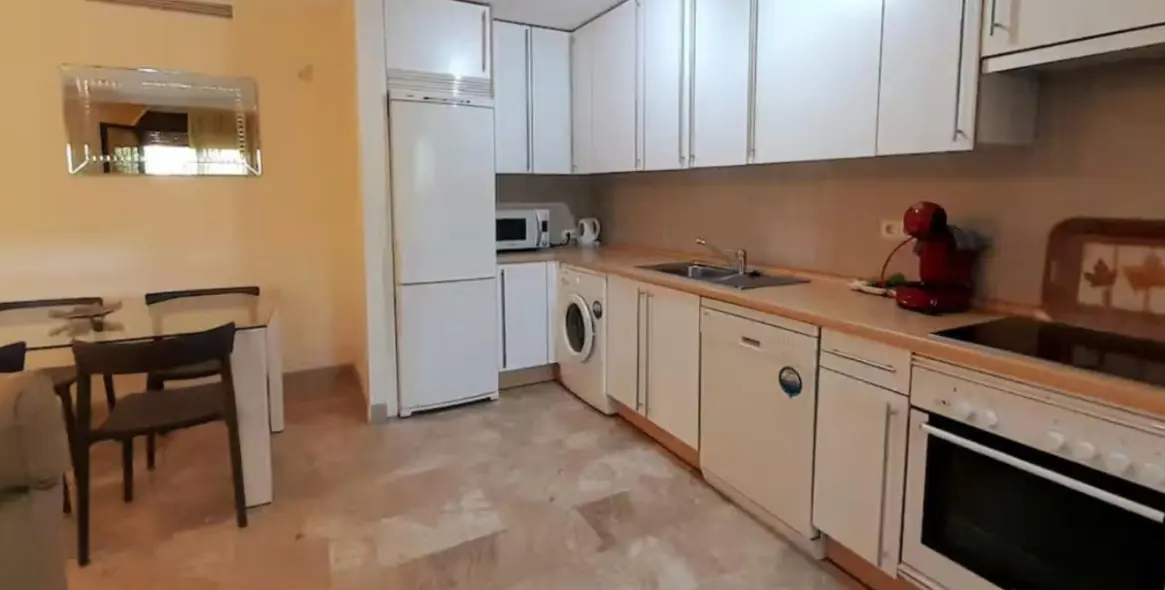 Alquiler a largo plazo de apartamento en planta baja en Estepona 6