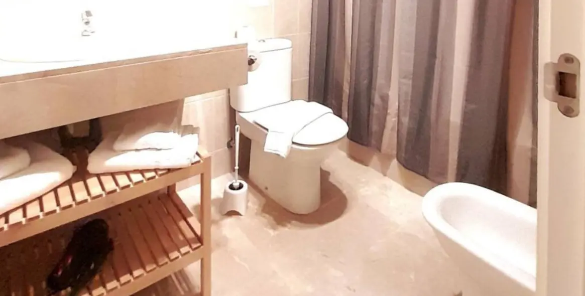 Alquiler a largo plazo de apartamento en planta baja en Estepona 8