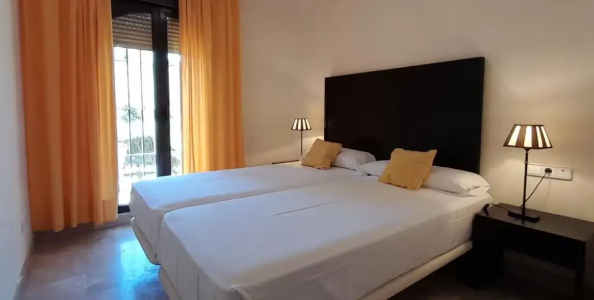 Alquiler a largo plazo de apartamento en planta baja en Estepona 10