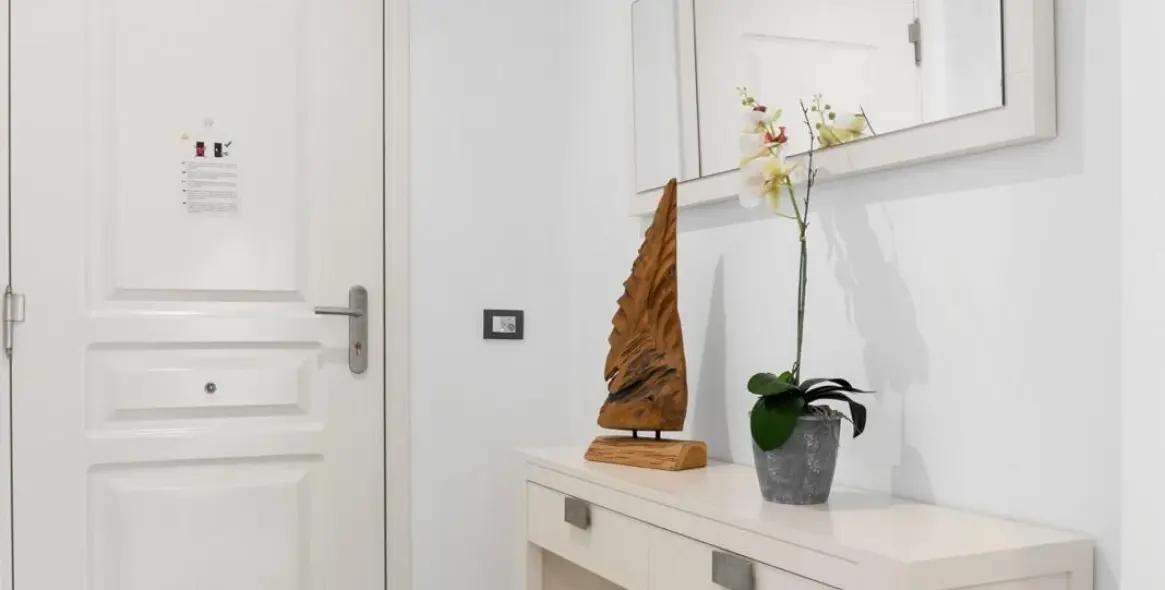 Sale of ground floor apartment in Estepona 2