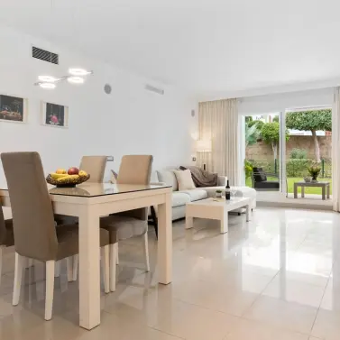 Продажа апартаментов на первом этаже в Estepona
