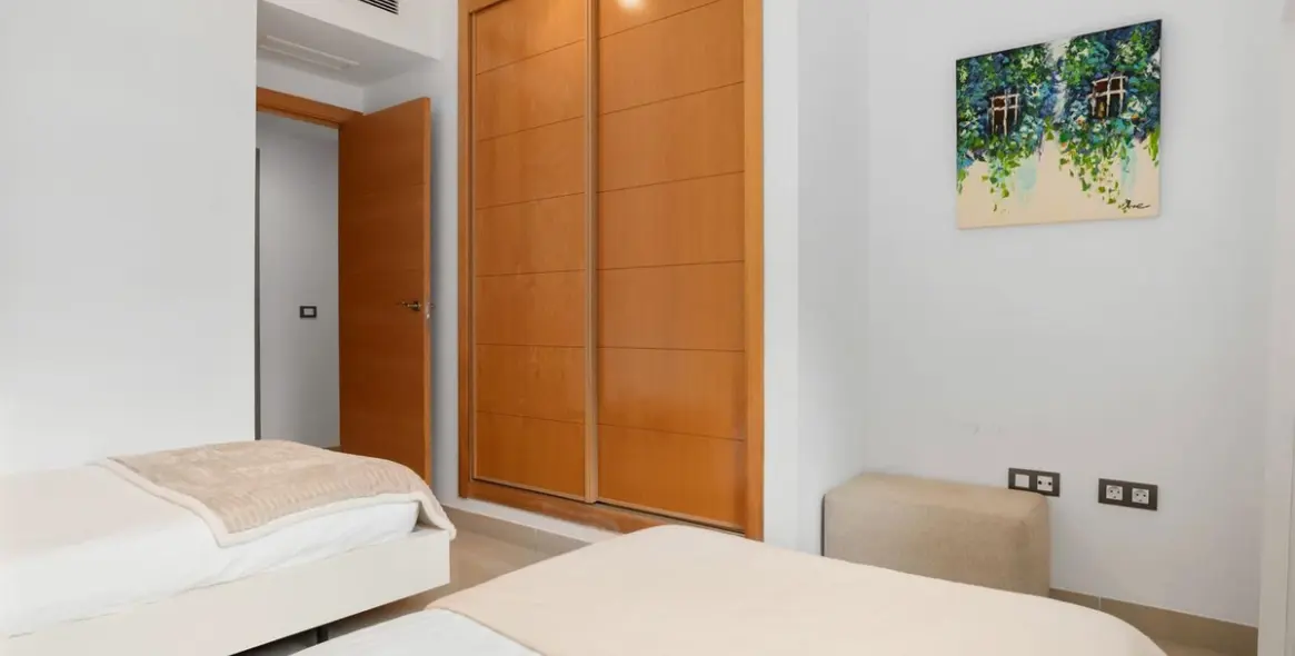 Sale of ground floor apartment in Estepona 12