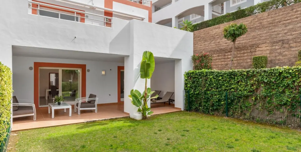 Sale of ground floor apartment in Estepona 14