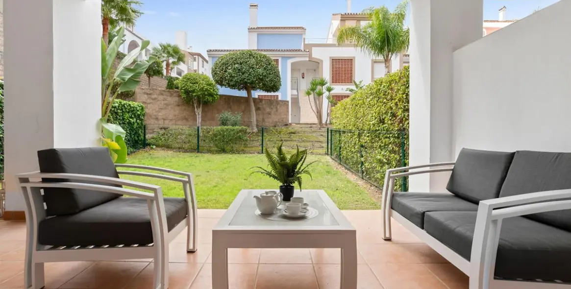 Sale of ground floor apartment in Estepona 16