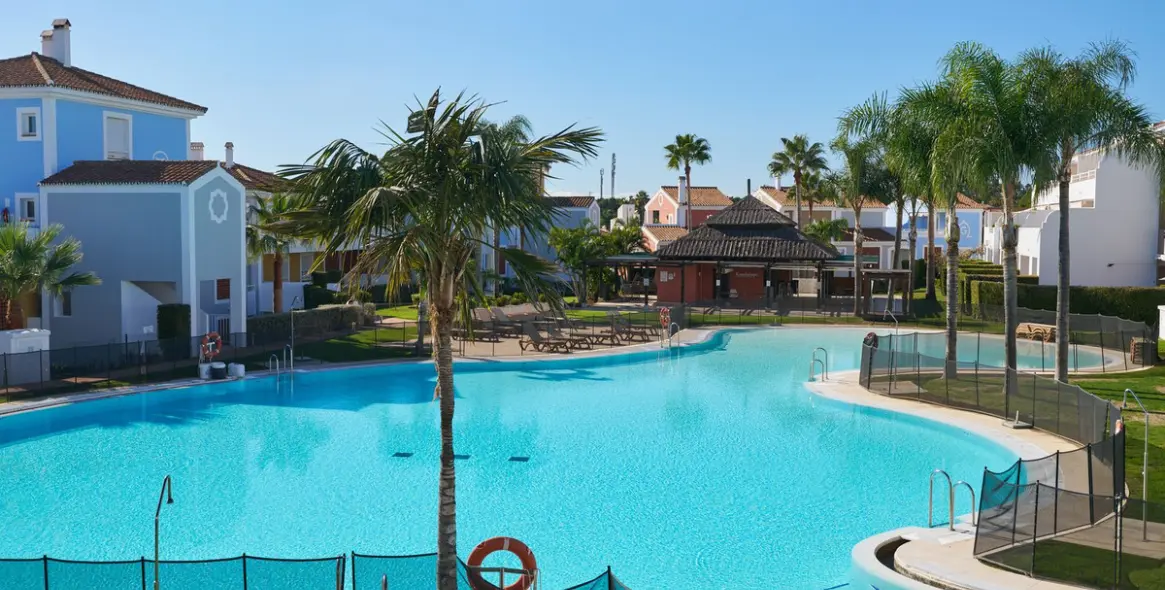 Sale of ground floor apartment in Estepona 17