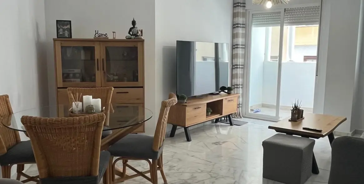 Sale of middle floor apartment in Estepona 1