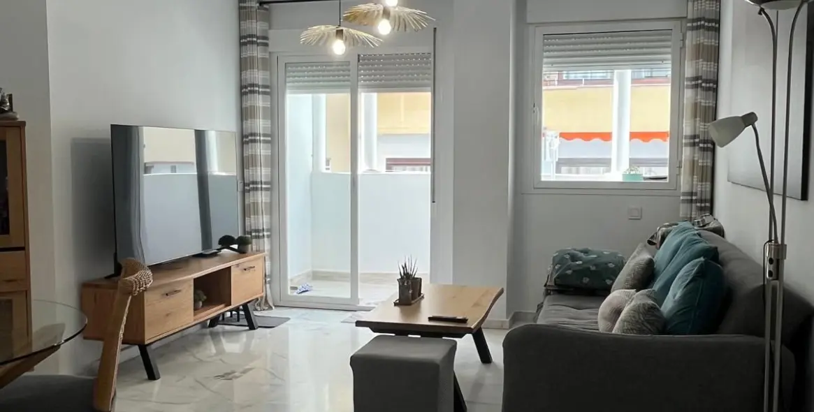 Sale of middle floor apartment in Estepona 2