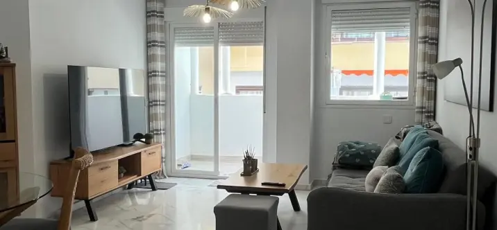 Sale of middle floor apartment in Estepona 1