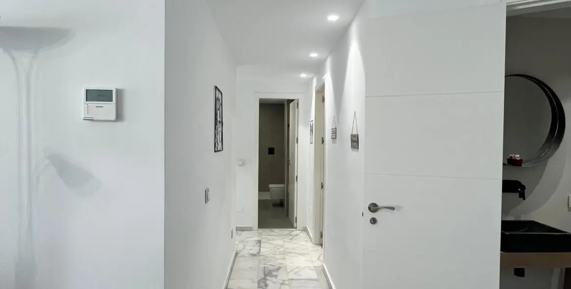 Sale of middle floor apartment in Estepona 15