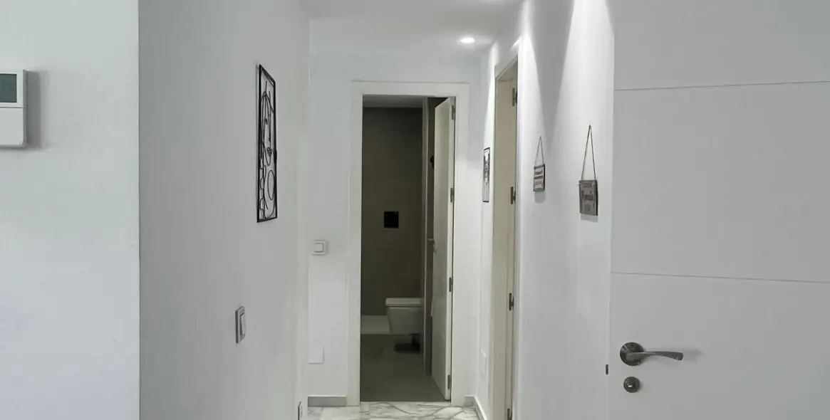 Sale of middle floor apartment in Estepona 19