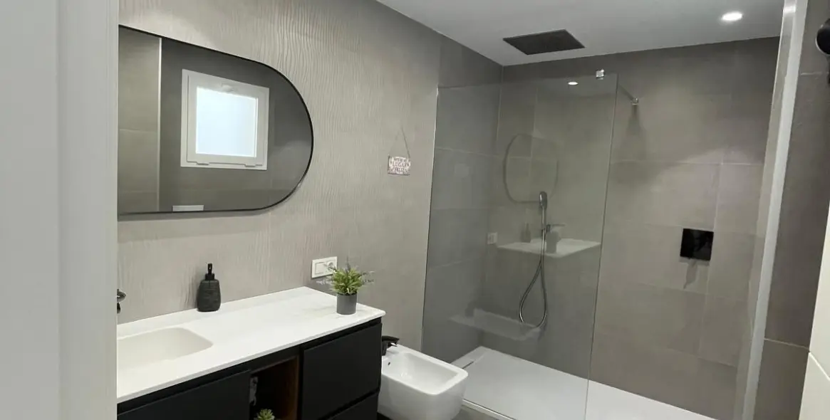 Sale of middle floor apartment in Estepona 30