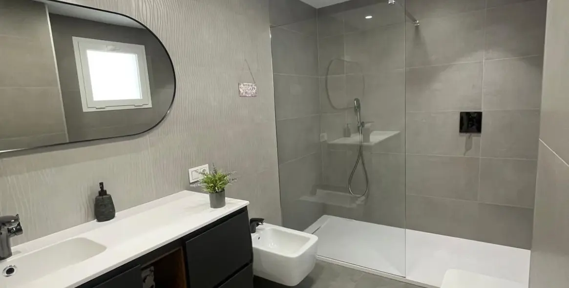 Sale of middle floor apartment in Estepona 32
