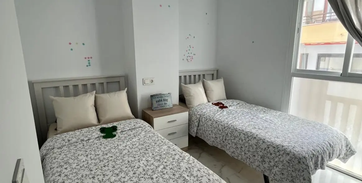 Sale of middle floor apartment in Estepona 42
