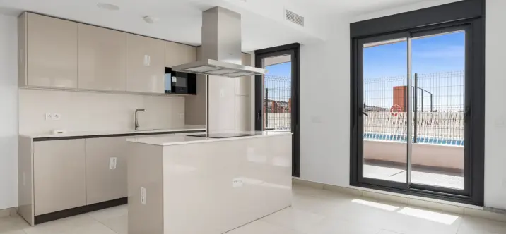 Venta de apartamento en planta media en La Cala de Mijas 2