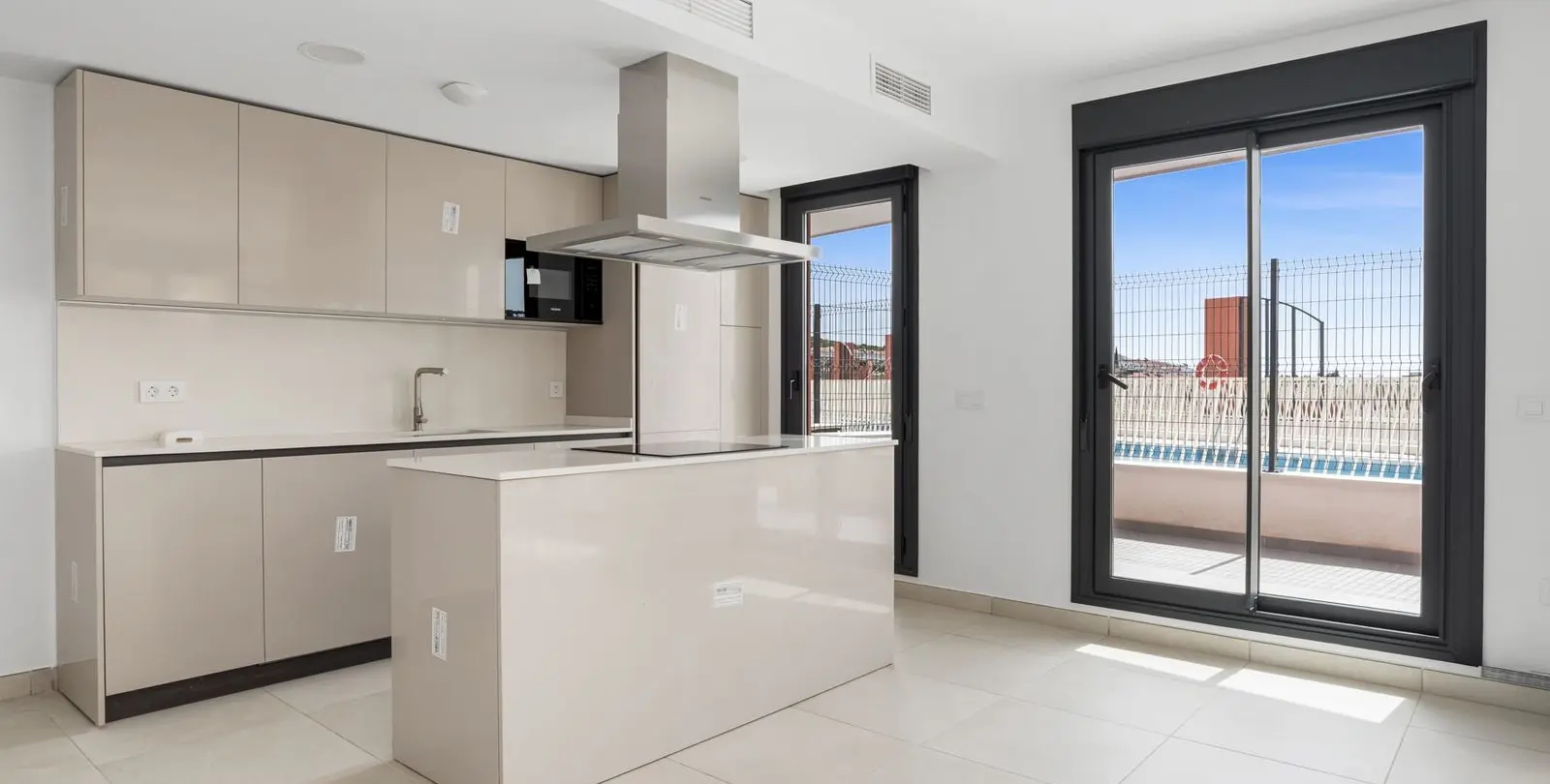 Sale of middle floor apartment in La Cala de Mijas 3