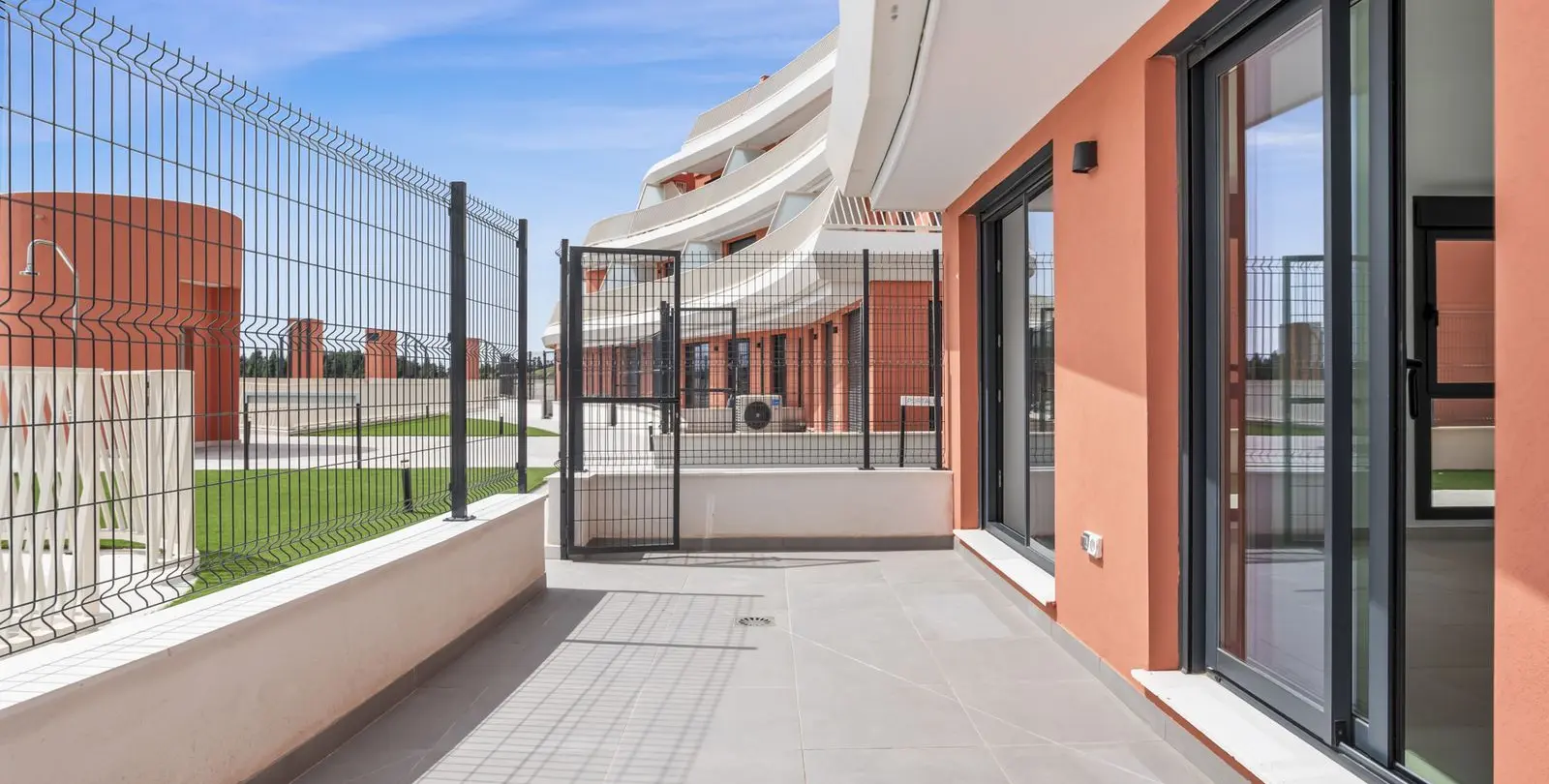 Sale of middle floor apartment in La Cala de Mijas 13
