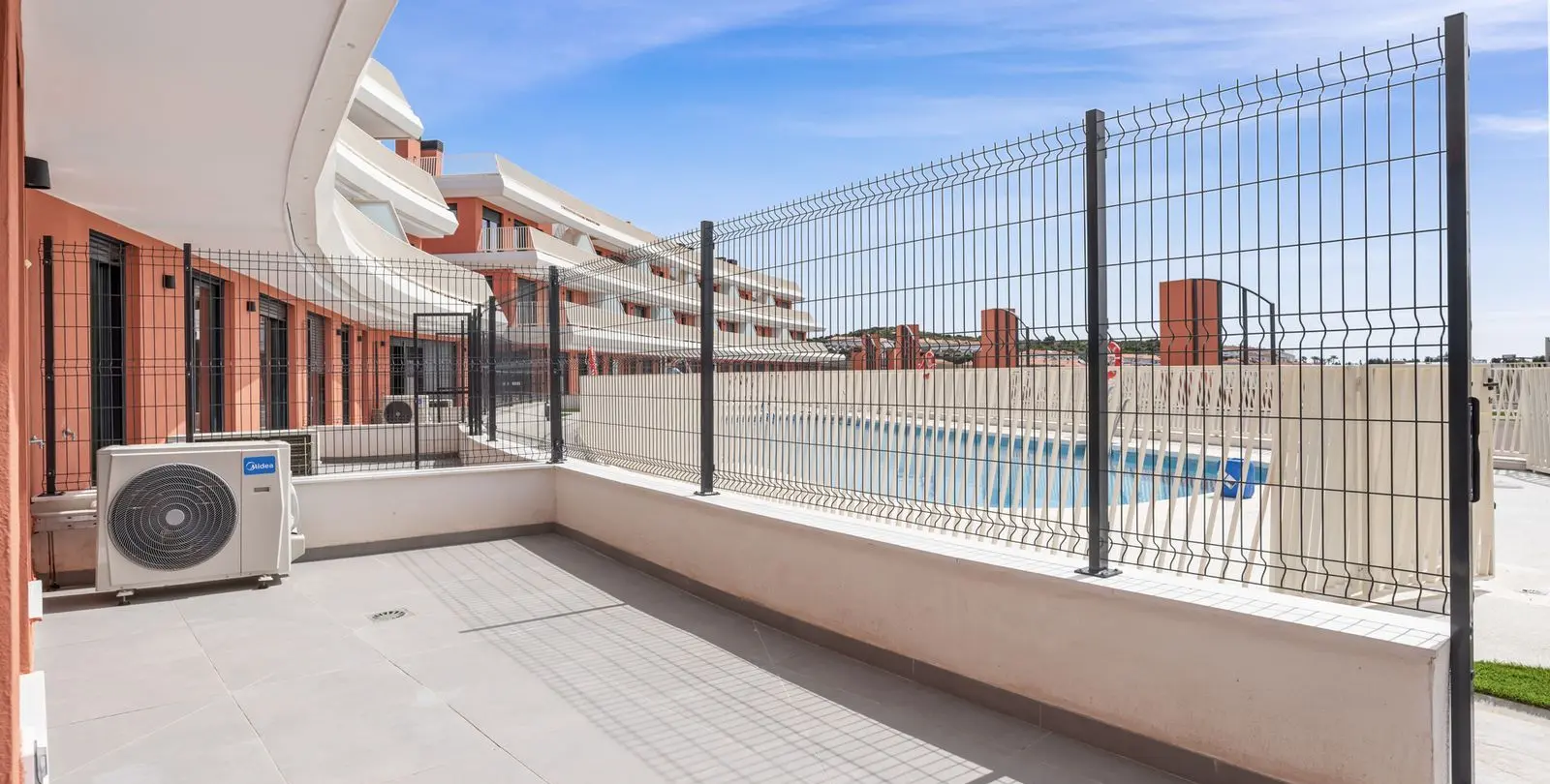 Sale of middle floor apartment in La Cala de Mijas 14