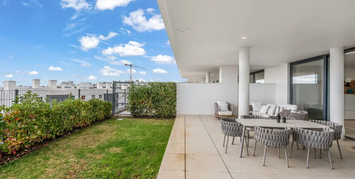 Venta de apartamento en planta baja en Higueron 15