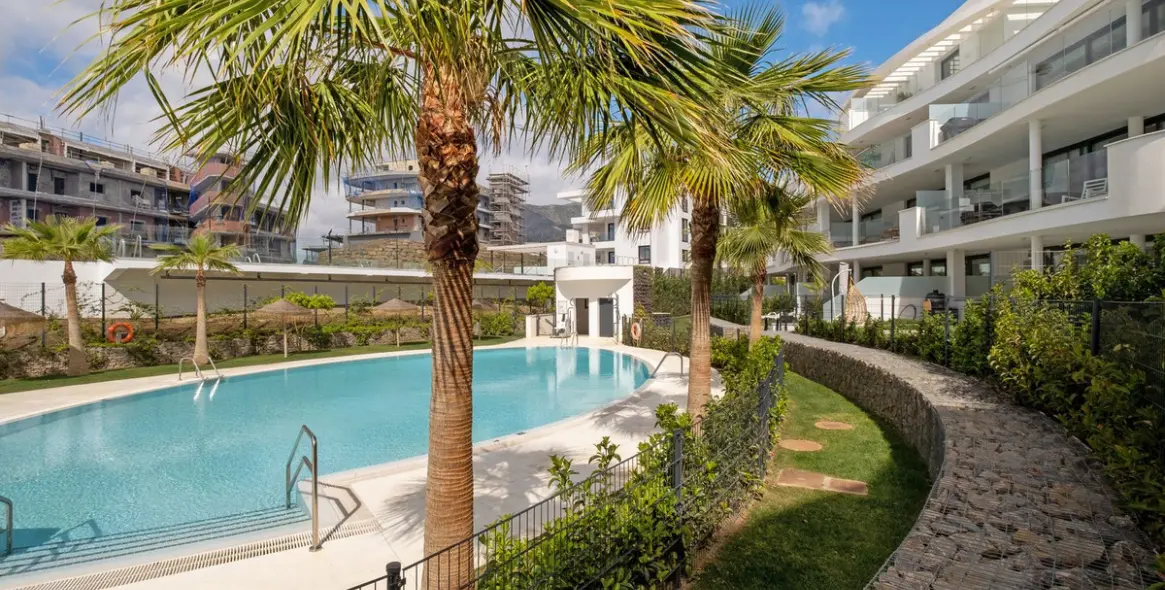 Venta de apartamento en planta baja en Higueron 24