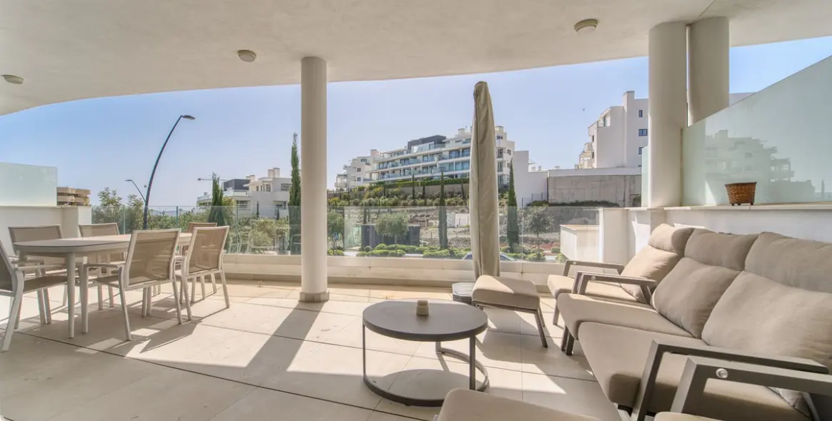 Sale of ground floor apartment in Higueron 5