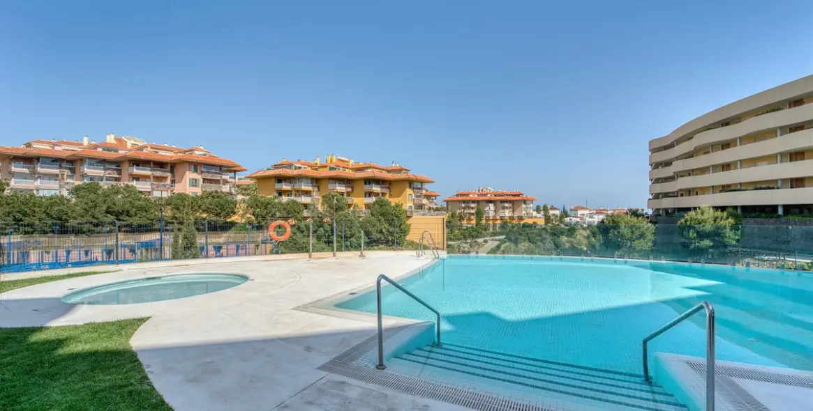 Sale of ground floor apartment in Higueron 23