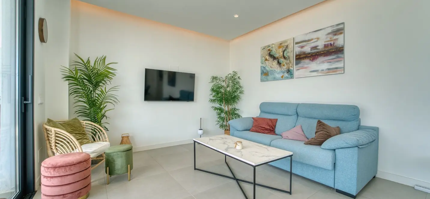 Sale of middle floor apartment in Higueron 2